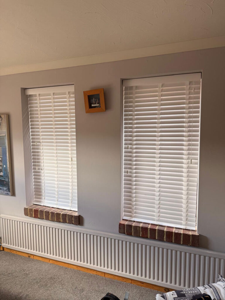 venetian blinds with tapes in holmer green